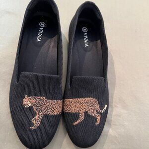 New Vivana round-Toe Embroidered Loafers, Black